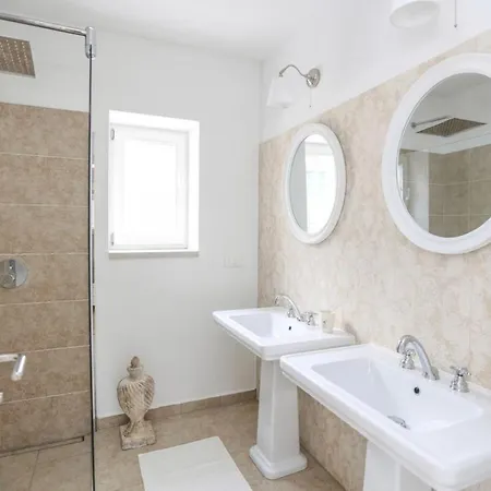Meerblick, Privater Pool, 1000m2 Grundstueck * Makovci